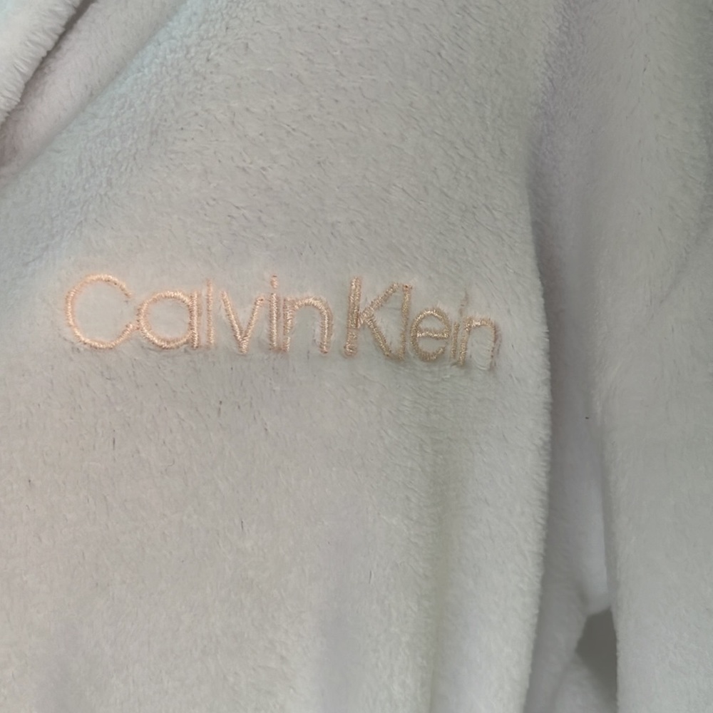 Calvin Klein white plush fleece bathrobe - Sz M/L, New with tags - Picture 2 of 7